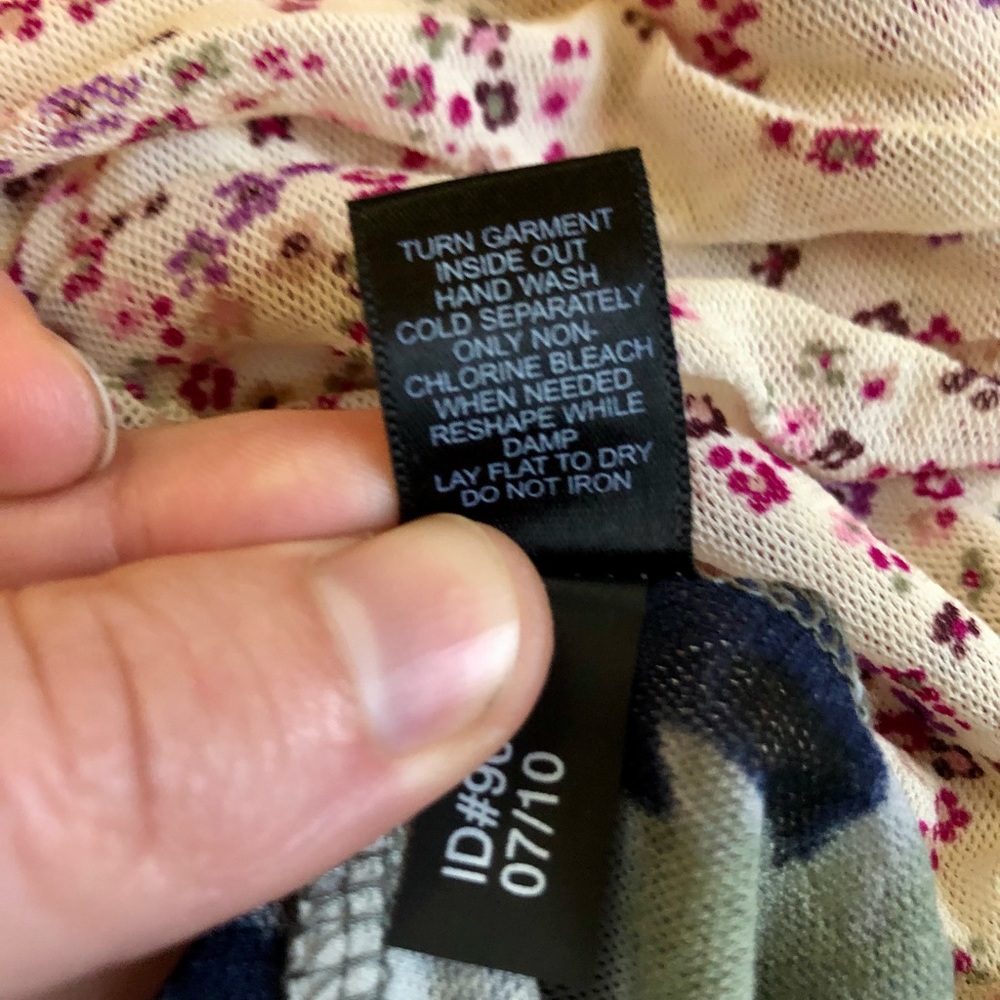 NWOT- 2 beautiful floral tops - Picture 5 of 5